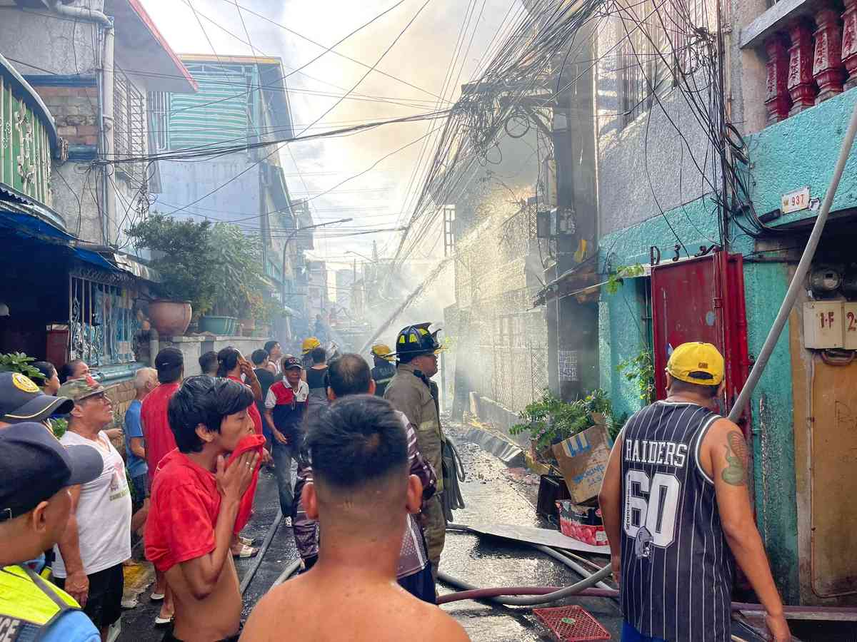 Fire hits residential area in Sampaloc, Manila