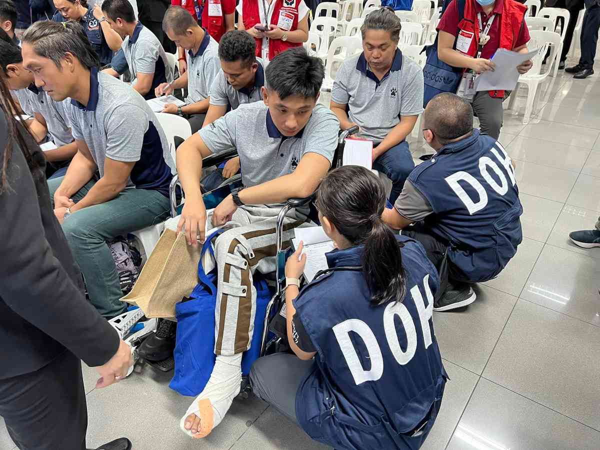 LOOK: 11 Filipino seafarers in ship attacked by Houthi arrived in PH