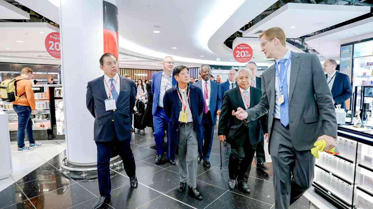 PBBM welcomed by UK gov't officials in London