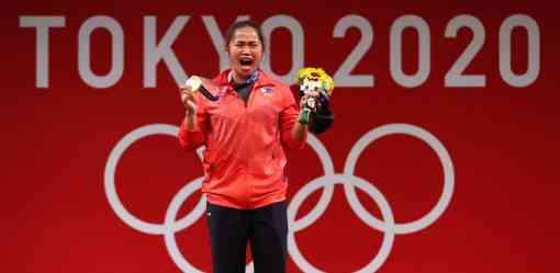 Olympics-Weightlifting-Philippines' Diaz returns to hero's welcome after winning historic gold