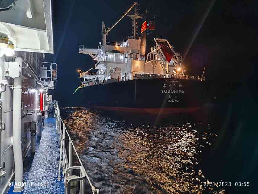 PCG rescues Filipino bulk carrier crew in Eastern Samar