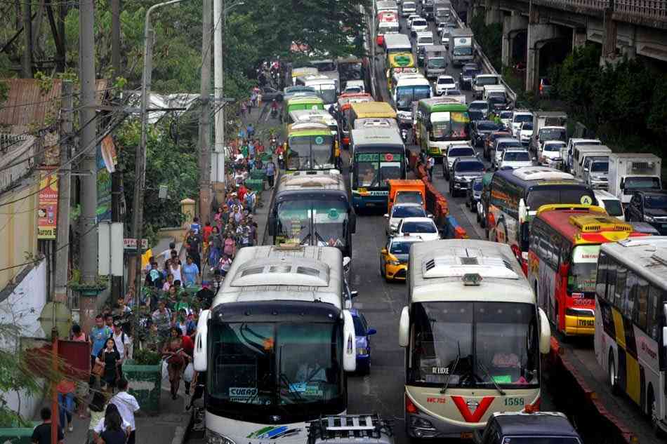 MMDA authorizes provincial buses to ply EDSA this Semana Santa