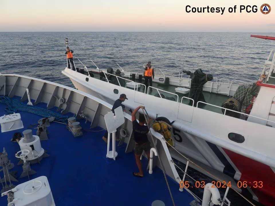 China coastguard's 'dangerous maneuvers' caused South China Sea collision, PH says