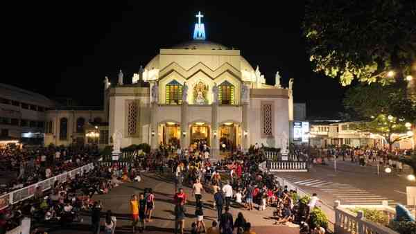 Thousands of devotees flock at Antipolo Cathedral for traditional 'Alay Lakad'