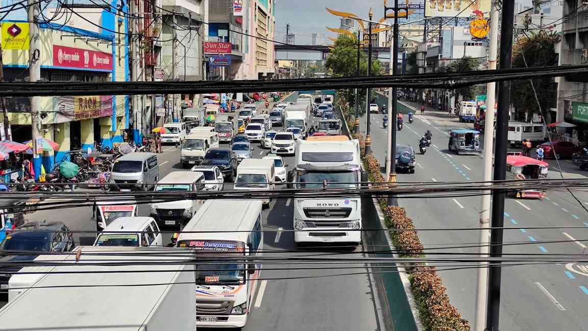 DOTr: 54 buses deployed to accommodate passengers affected by LRT-1 temporary suspension