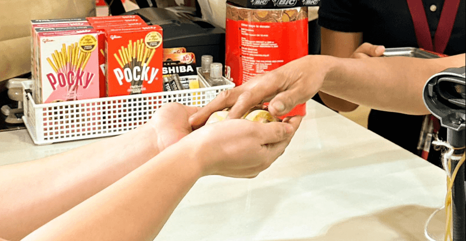 'Pay with Sibuyas' Shoppers flock discount store on promo day