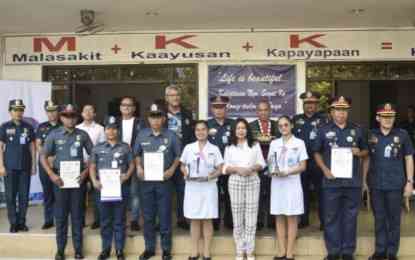 2 Cebu nursing students recognized for their 'heroism'