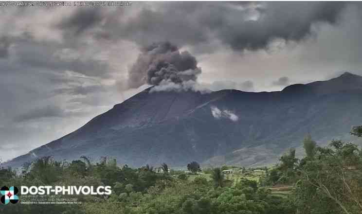 Kanlaon Volcano spews 700-meter ash plumes anew; Alert Level 2 still up — PHIVOLCS