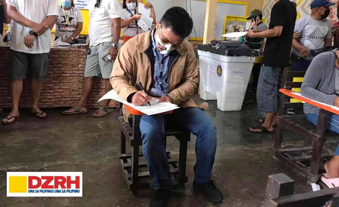 Pacquiao casts vote in Kiamba ES in Sarangani province