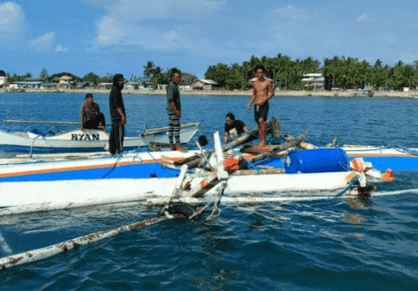 5 Pinoy fishermen rescued after fishing banca hit by Chinese vessel in Occidental Mindoro -PCG