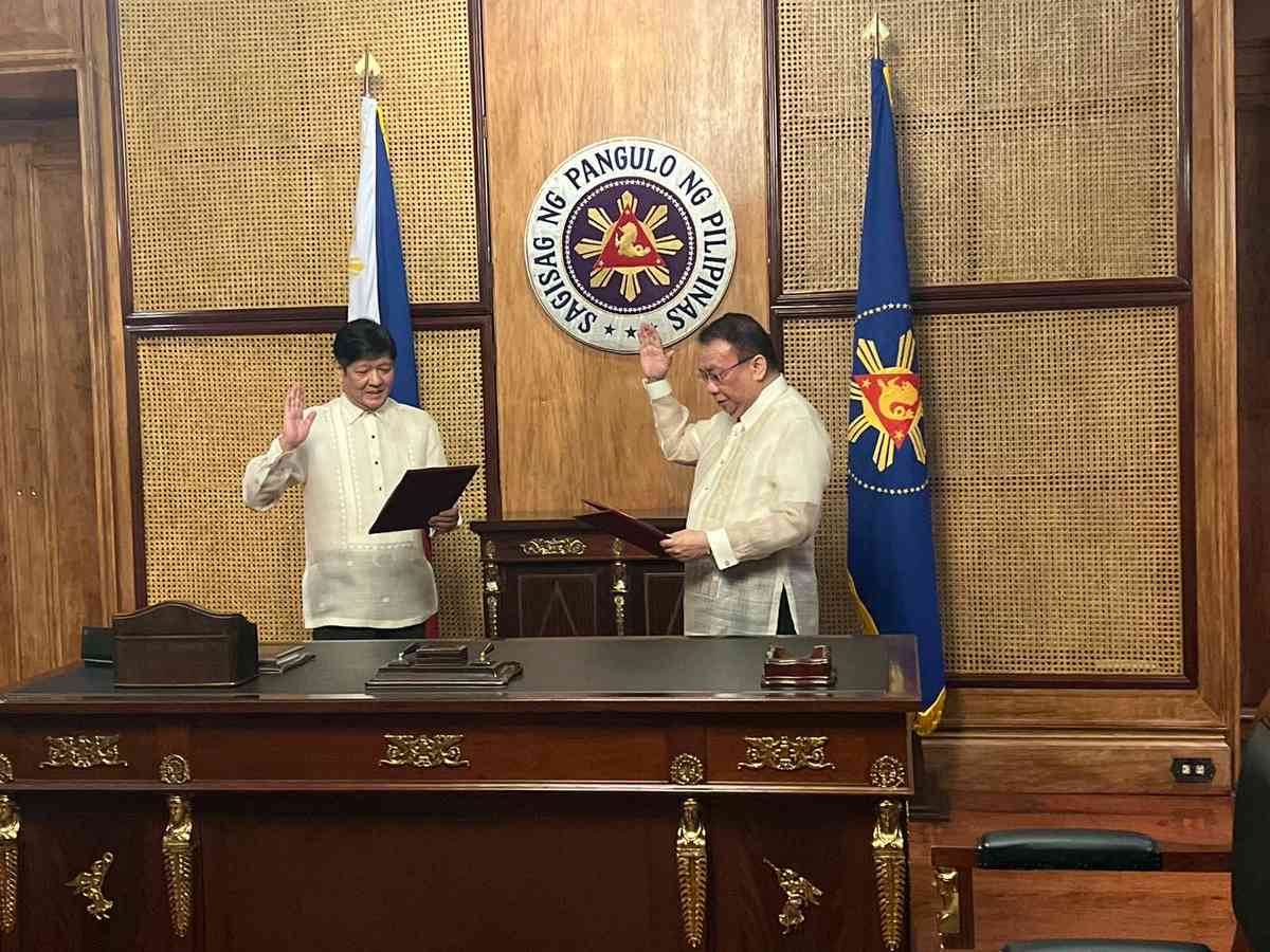 Ex-Chief Justice Bersamin takes oath as new Executive Secretary
