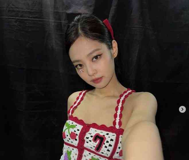 BLACKPINK's Jennie apologizes to fans for cutting short performance in Melbourne stop