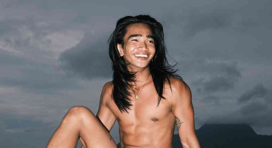 Bretman Rock gets stung by stingray during Palawan trip