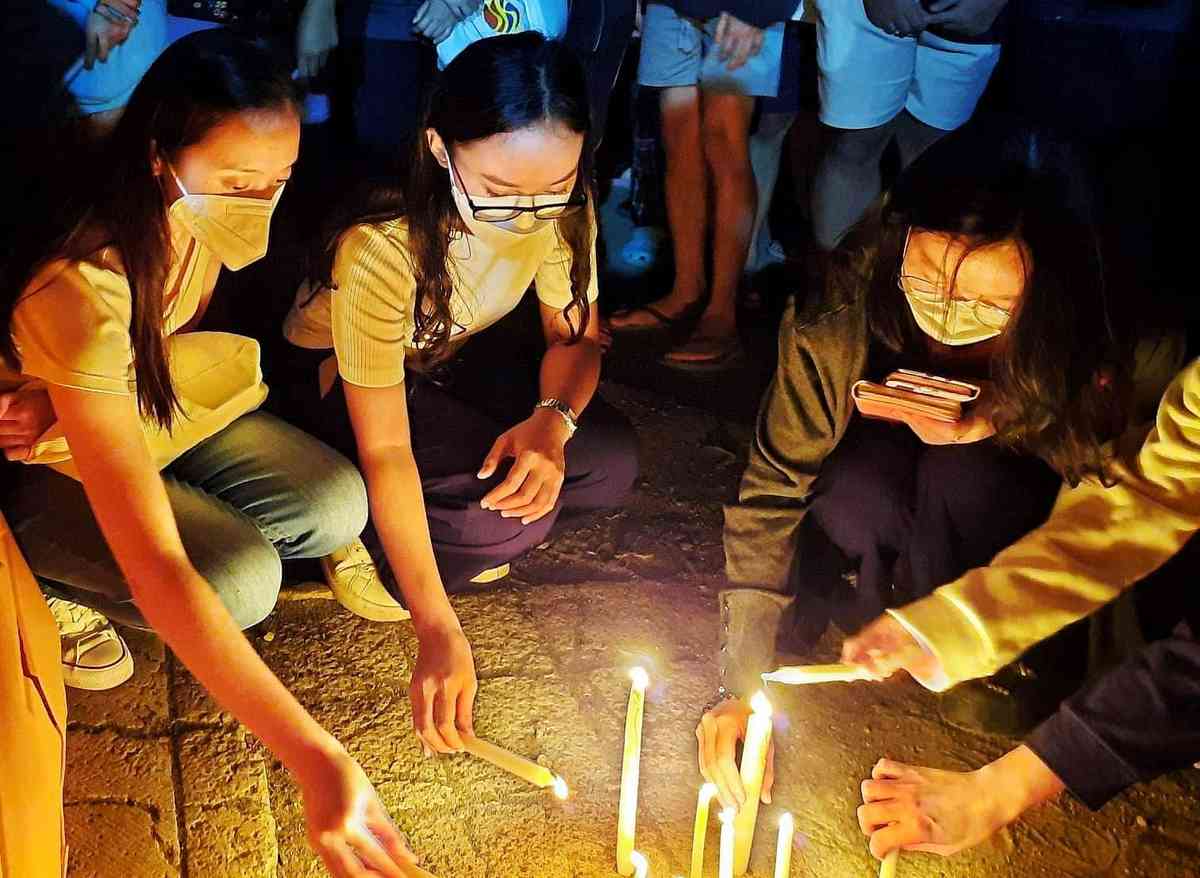 CvSueños gather on campus grounds, lit candles for fellow student's death