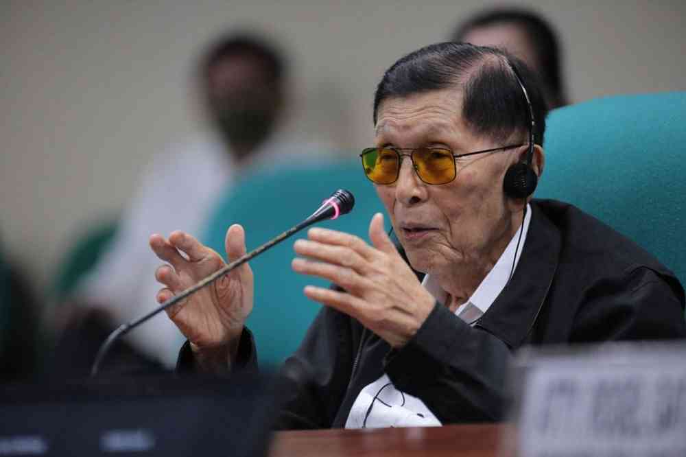 Enrile proposes return of the 1935 Constitution
