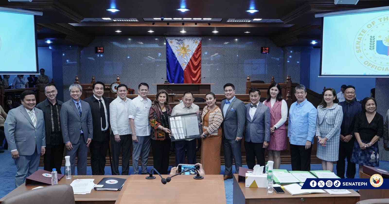 Senate honors former House Speaker Jose de Venecia