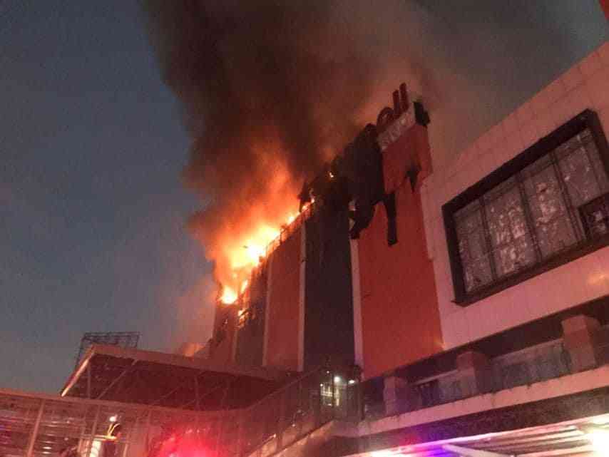 Five injured as fire hits Starmall Alabang