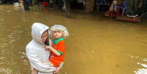 Flood-struck Vietnam flags concern about water from Chinese dams