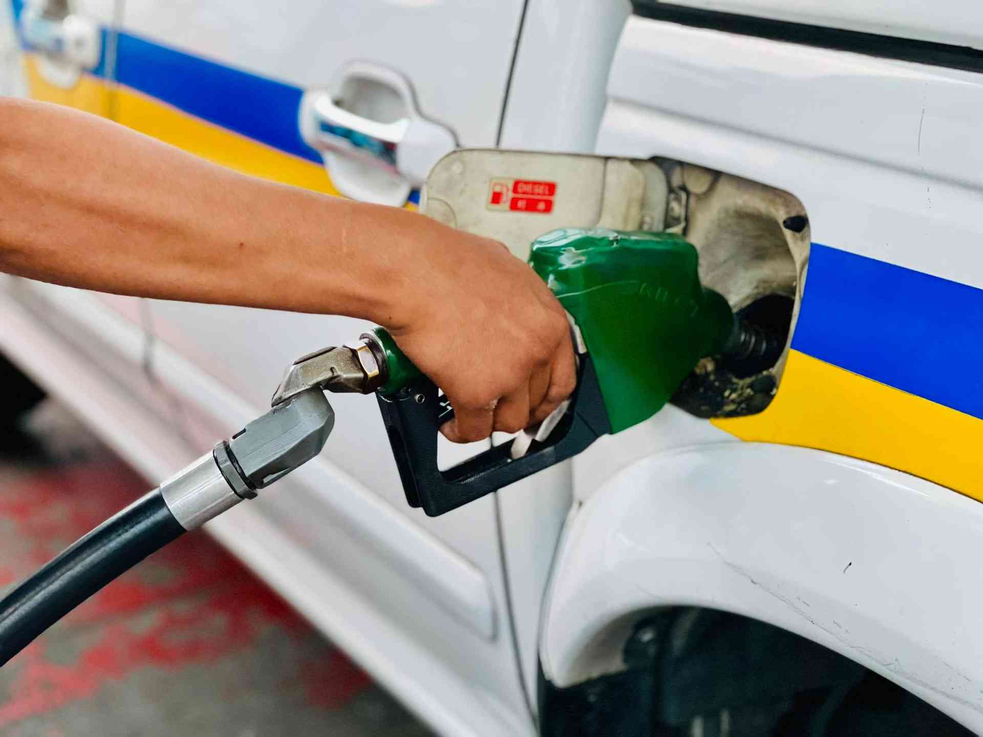 Oil firms to slash gasoline prices by P2.10/liter, diesel by P3/liter this Tuesday