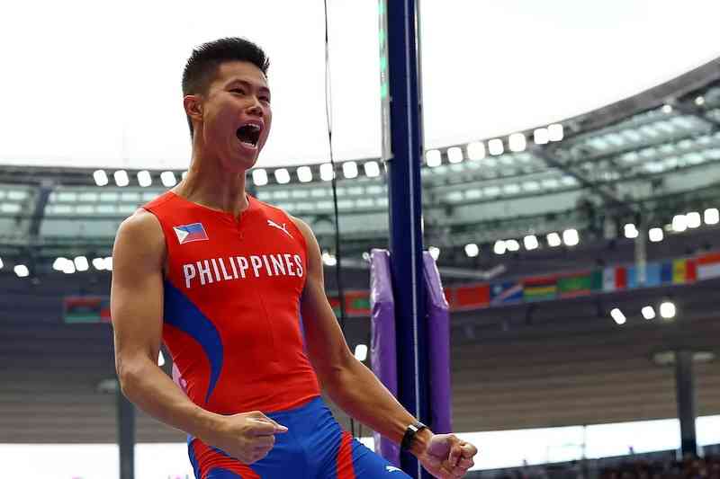 ‘I am back in training’: Obiena vows to continue raising PH flag