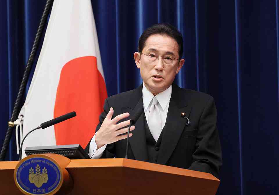 Japanese Prime Minister Fumio Kishida safe from bomb incident in Wakayama — report