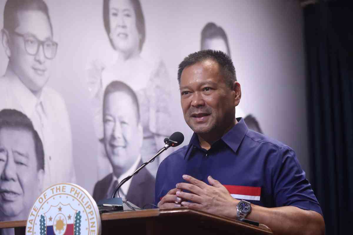 JV Ejercito denies rumors of impregnating chief of staff