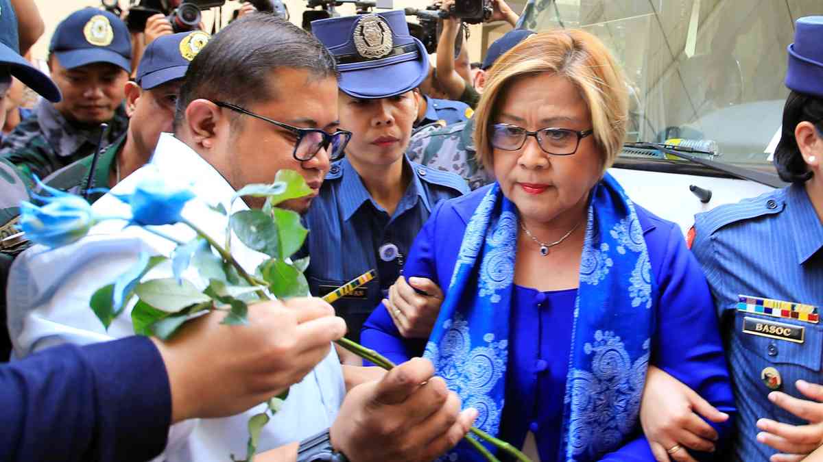 De Lima camp files motion for dismissal, bail, immediate release