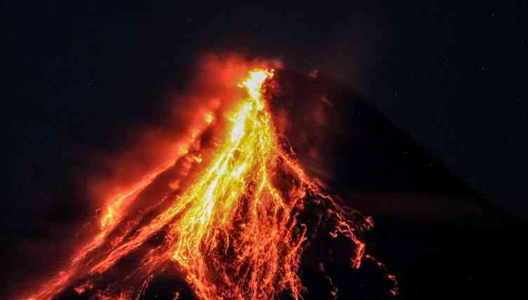 Slow lava flow on Mayon Volcano continues — Phivolcs