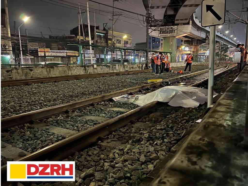 Two dead after falling on MRT tracks