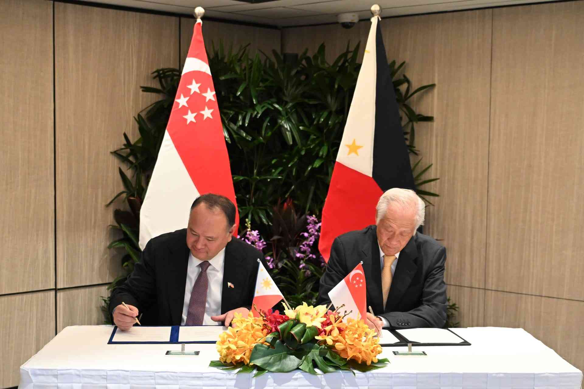 PH, SG sign MOU on Defense Cooperation