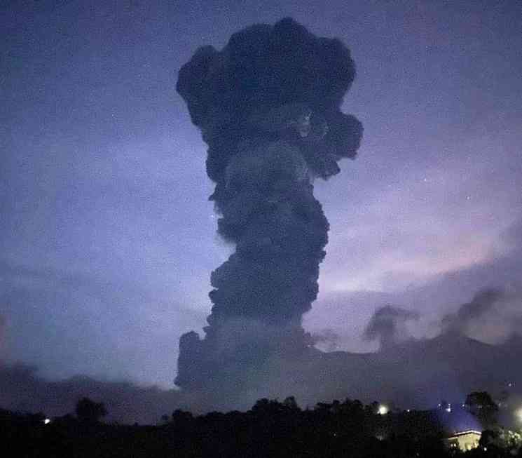 PHIVOLCS raise Alert Level 2 in Kanlaon volcano following 5,000 meter tall plumes