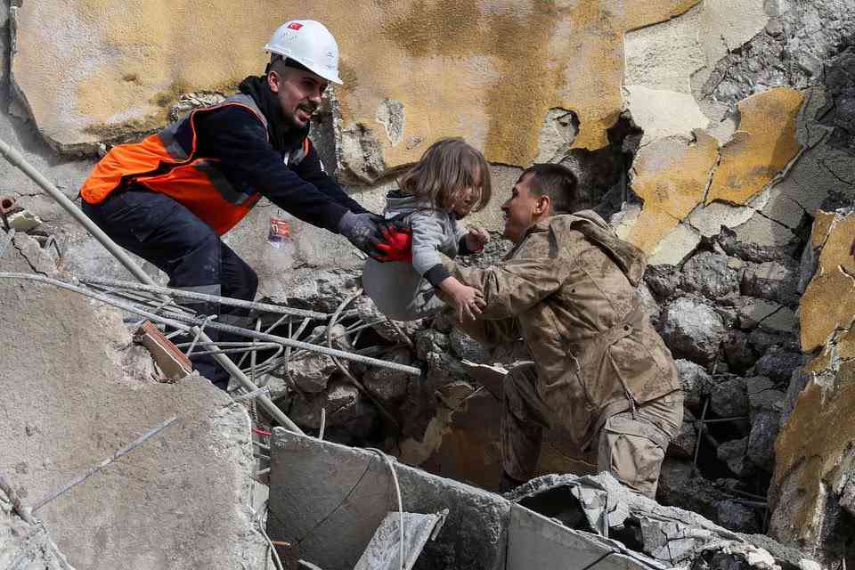 Rescuers dig through rubble as Turkey-Syria quake death toll passes 7,800