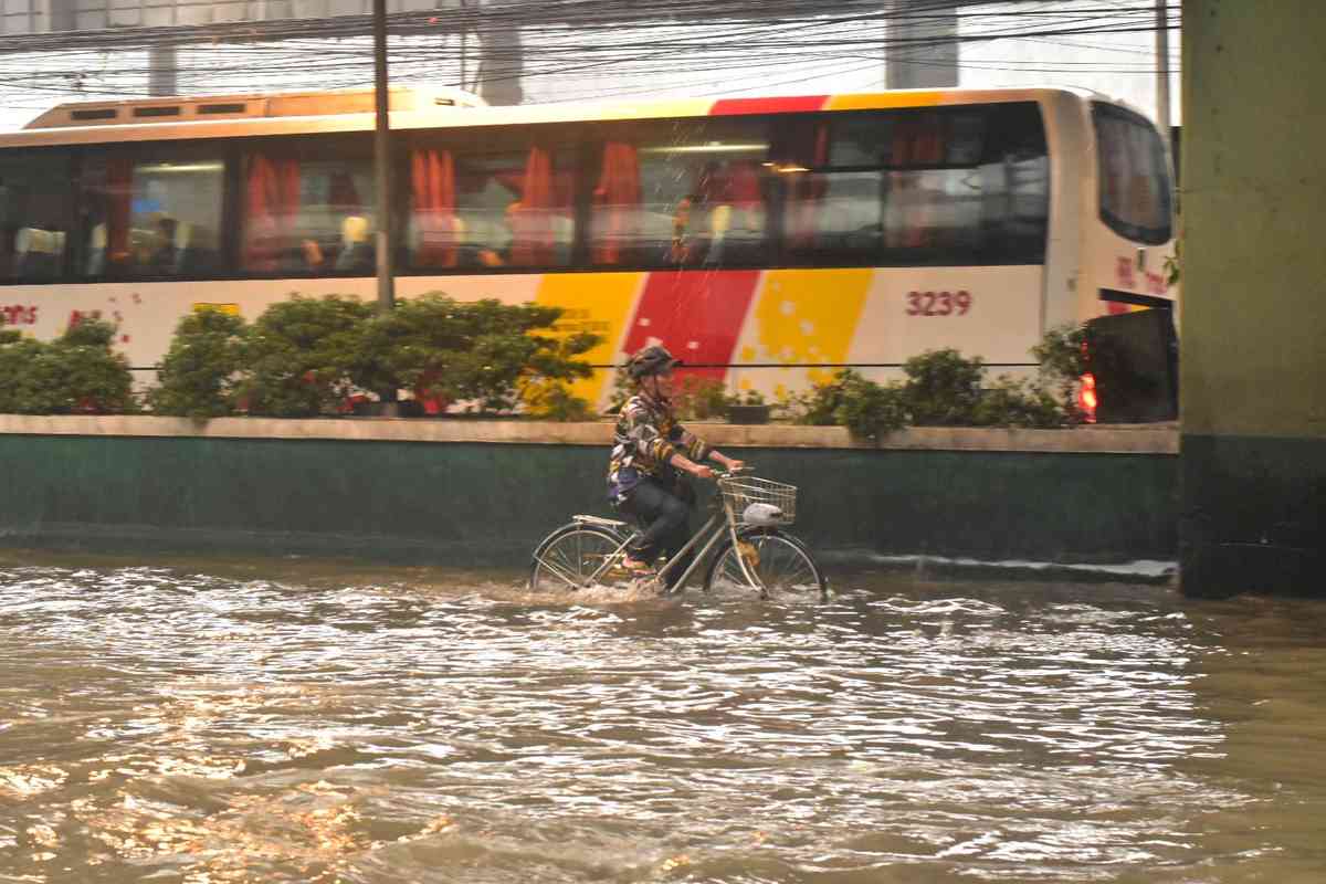 Typhoon Carina brings flooding to Metro Manila on Wednesday, July 24