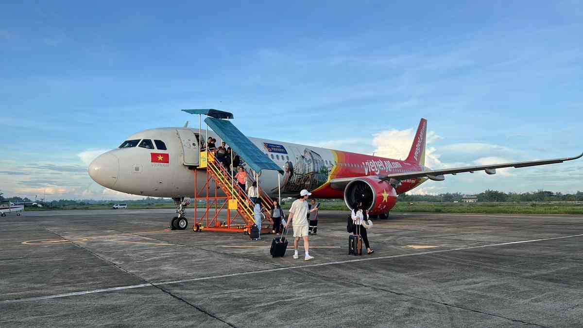 Vietnam plane lands in Laoag int'l airport due to 'technical problem'