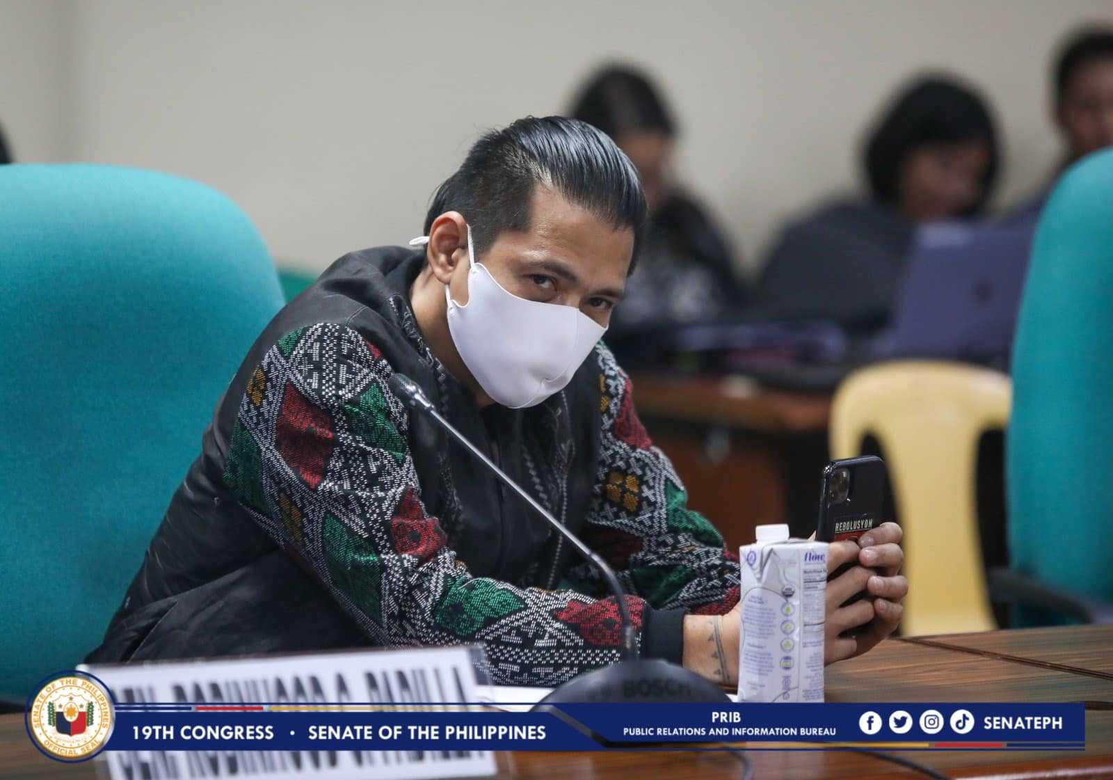 Robin Padilla files reso amending 1987 constitution