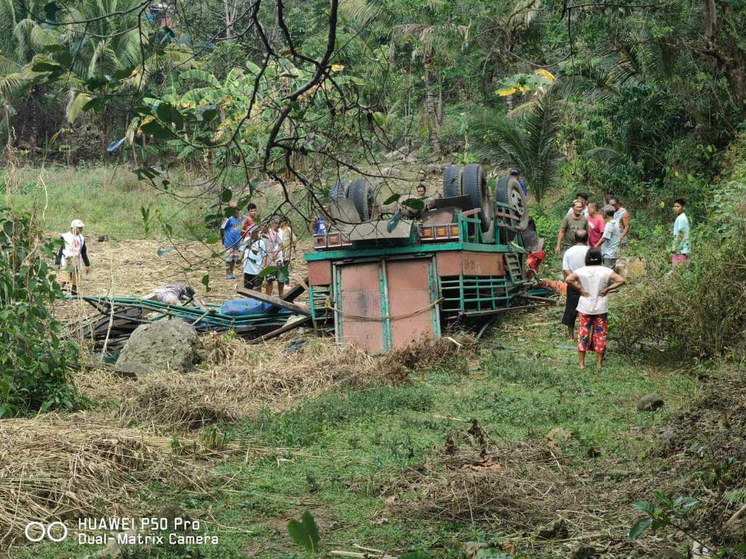 14 killed after truck fell off cliff in Mabinay, Negros Oriental
