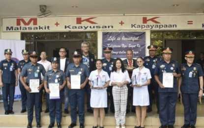 2 Cebu nursing students recognized for their 'heroism'