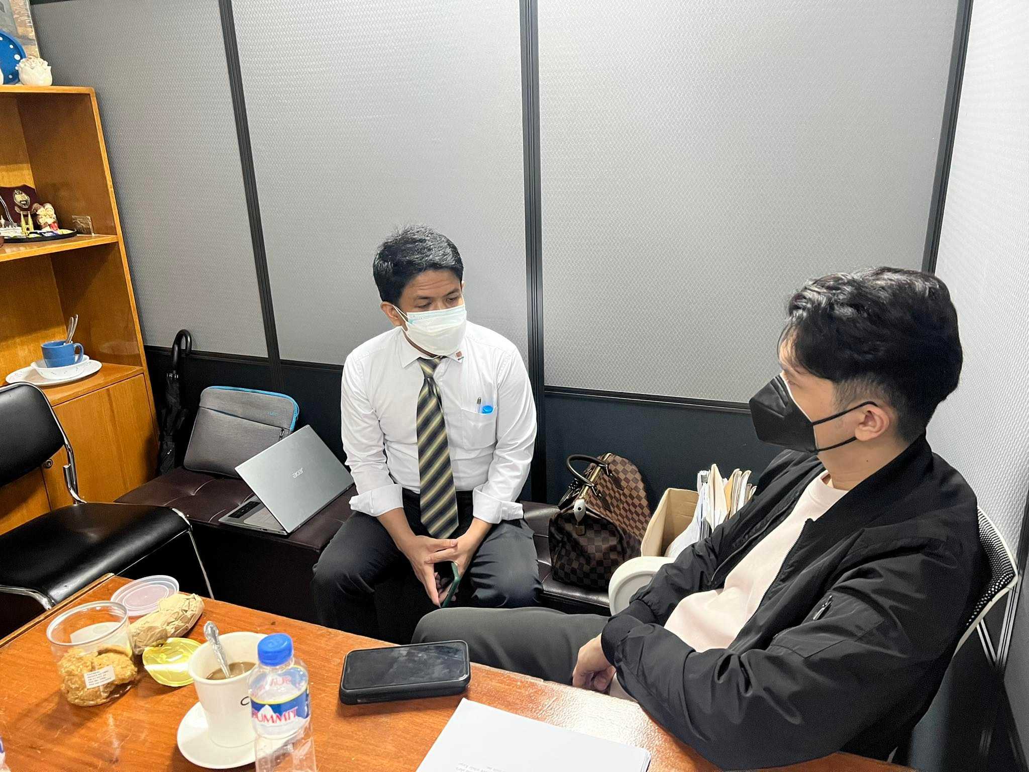 Vhong Navarro surrenders to NBI for acts of lasciviousness case