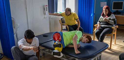 A boy's arduous steps on prosthetic legs after Turkey's earthquake