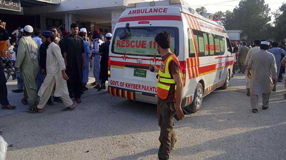 44 people died after bomb blasts political gathering in Pakistan
