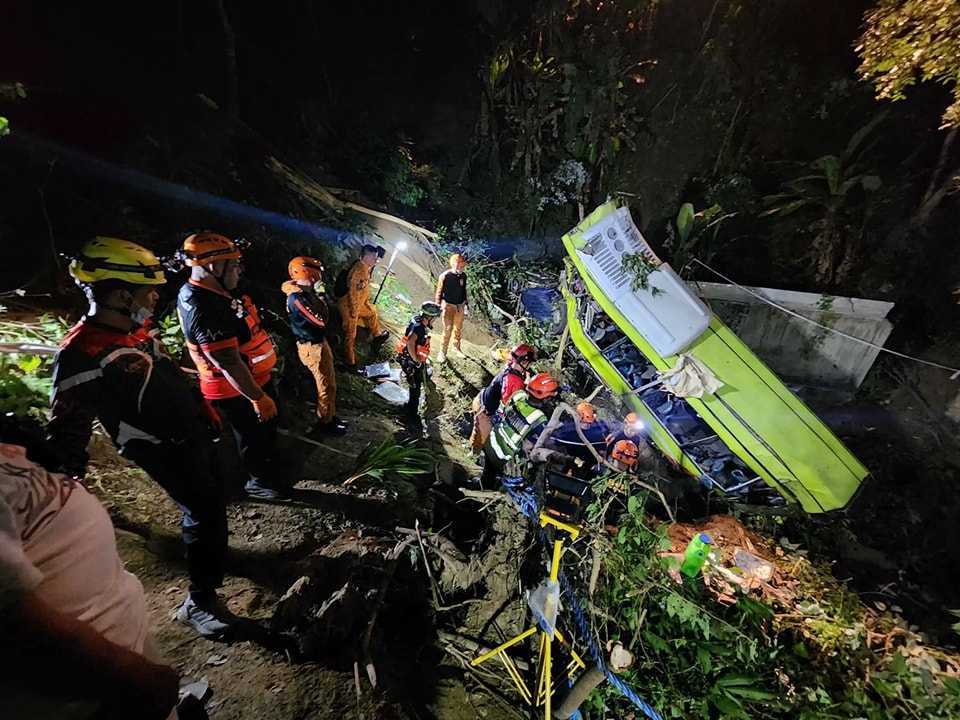 Bus operator in the deadly Antique bus crash vows cooperation with gov't probe