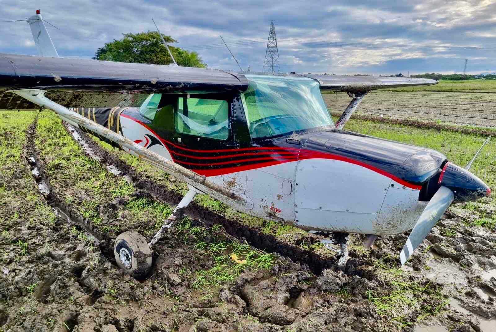 CAAP: Cessna plane crashes in Malolos, Bulacan; pilot, student safe