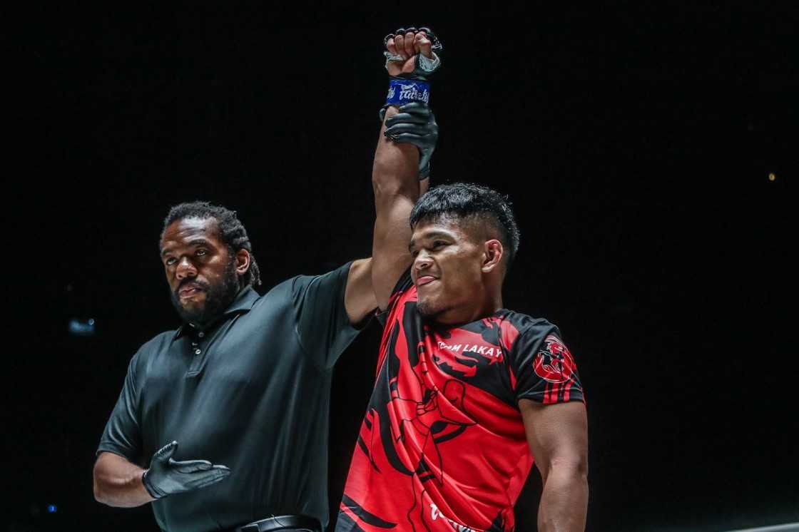 Carlo Bumina-ang dominates in ONE Friday Fights debut