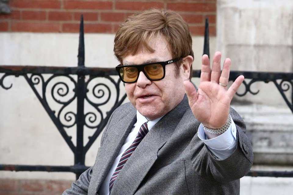 Elton John spends night in hospital after slip at his French home - BBC