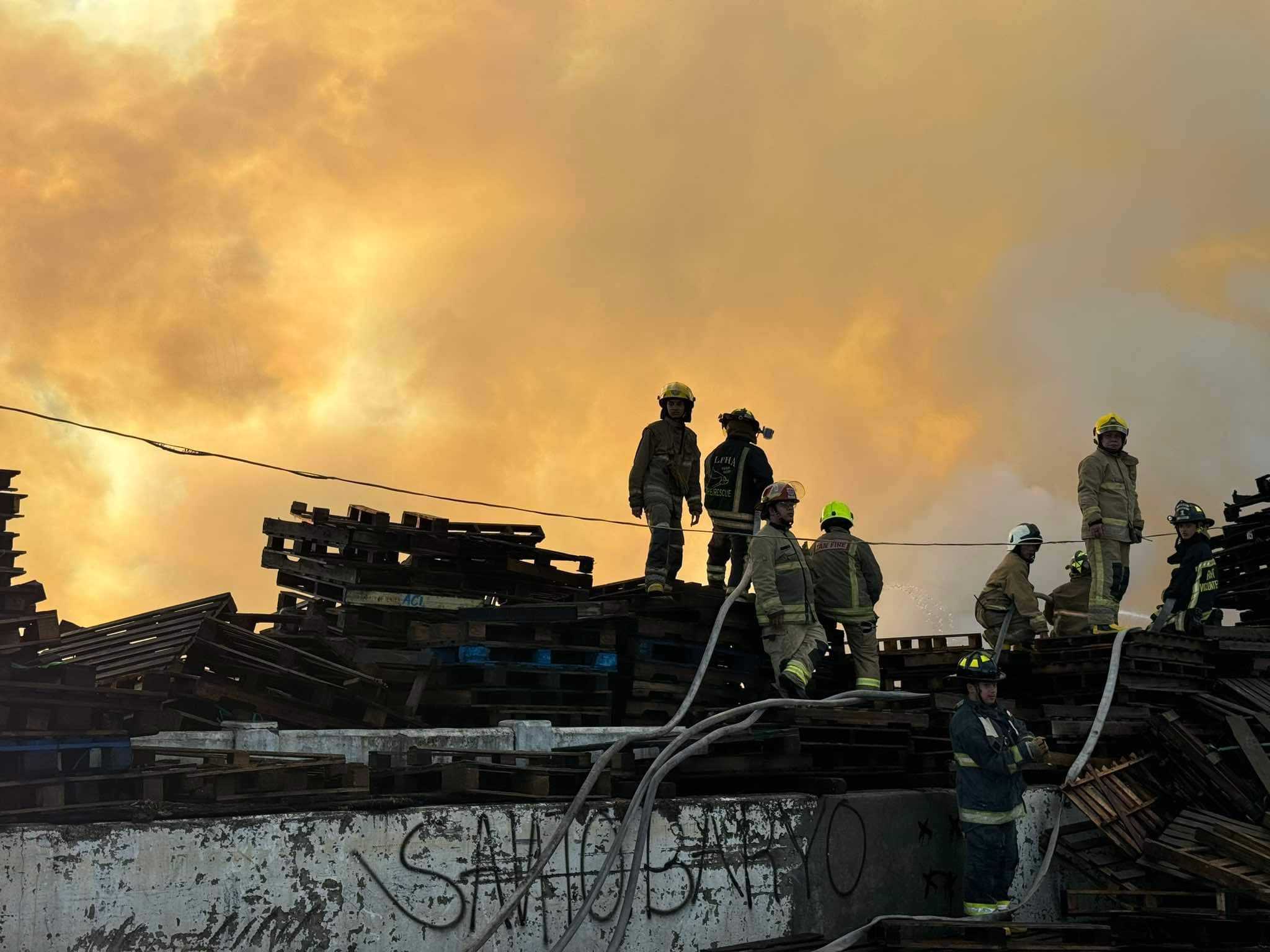 Fire hits Road 10 in Tondo; 80 families living under the bridge evacuated