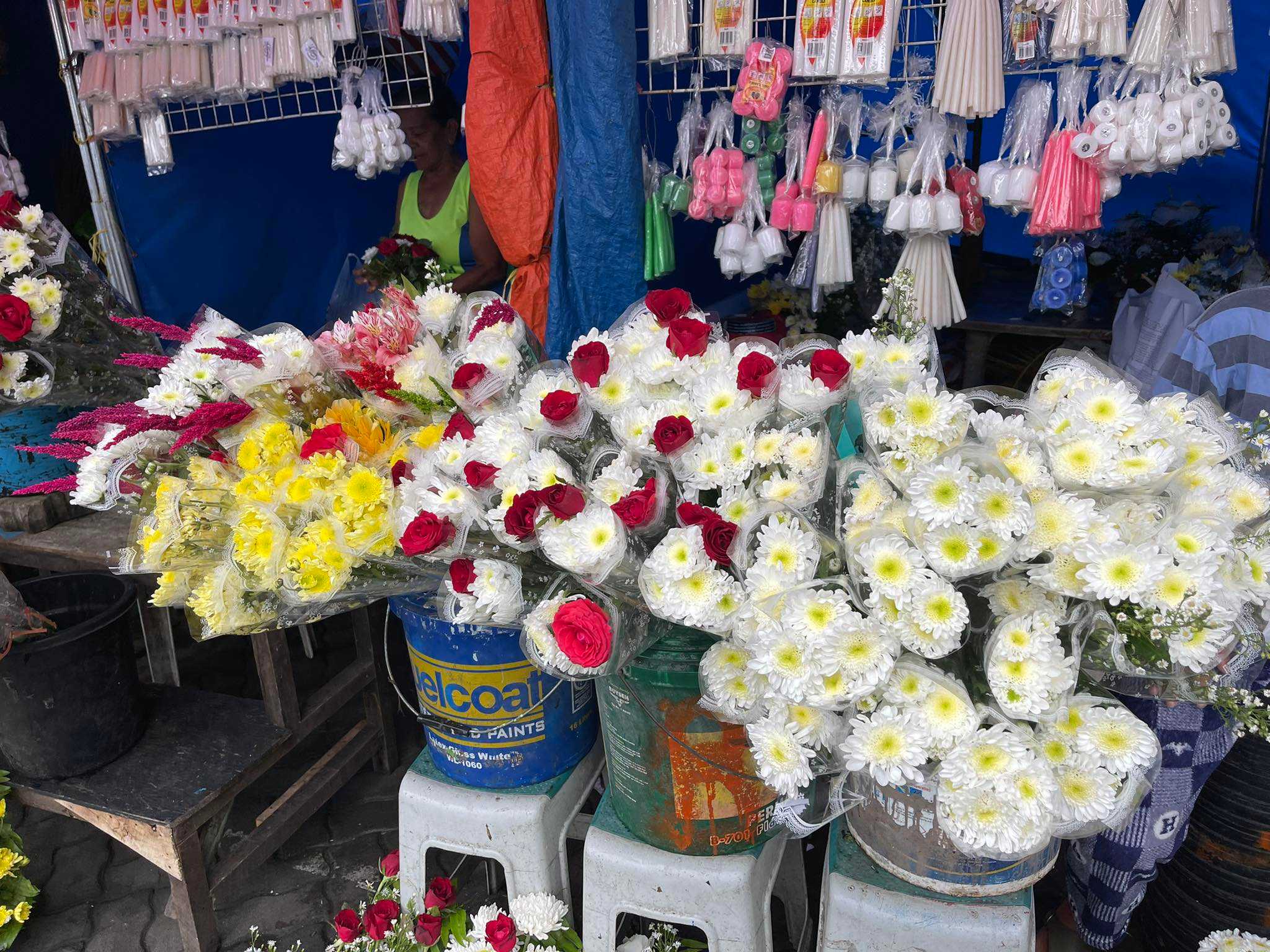 Flower prices rise few days before Undas 2023