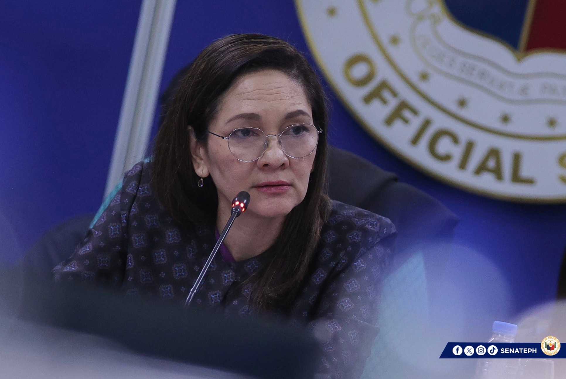 Hontiveros reminds gov't officials on Guo's case: "Hindi po yan celebrity"