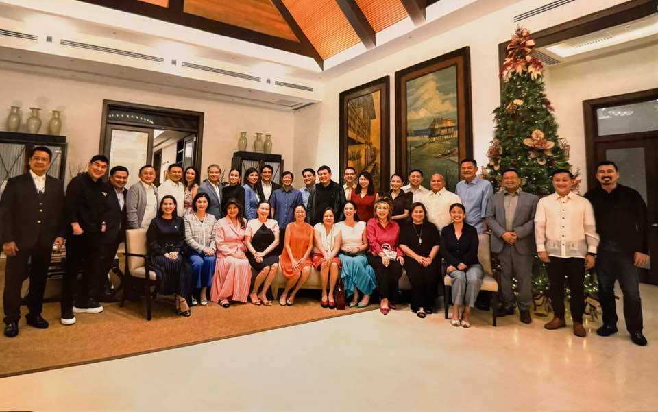 LOOK: PBBM, First Lady meet Senators in dinner in Malacañang