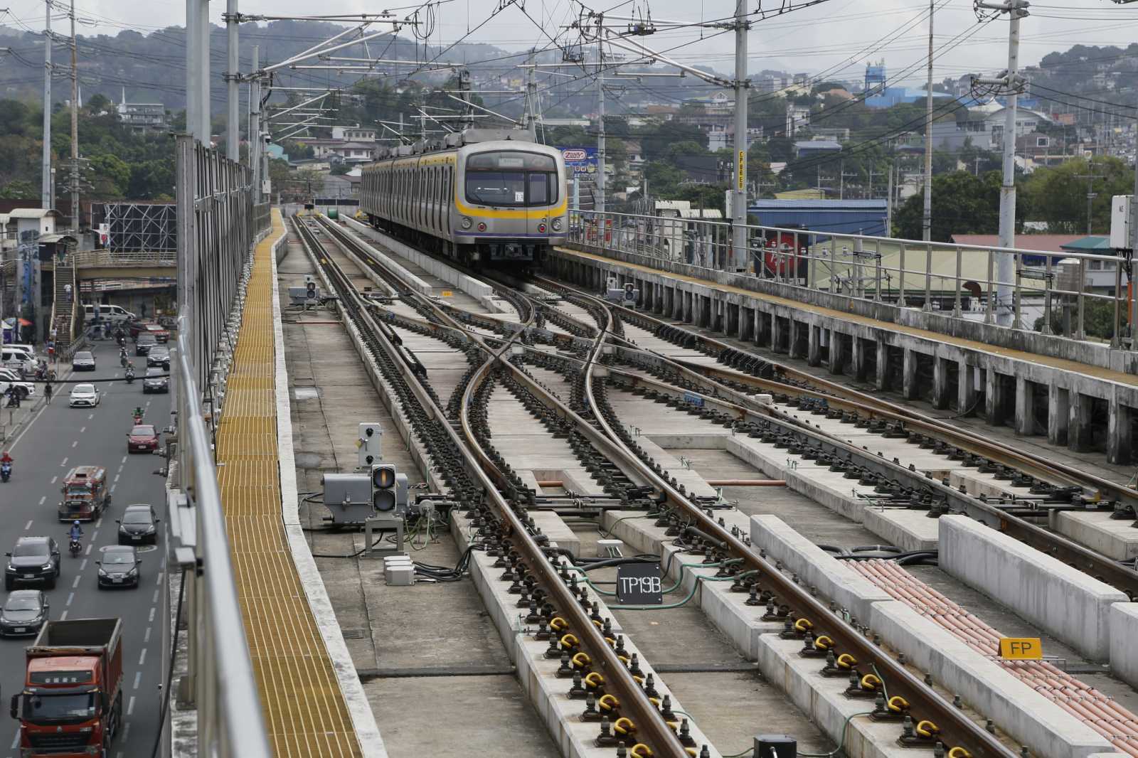LRT-2 resumes operations after Recto fire
