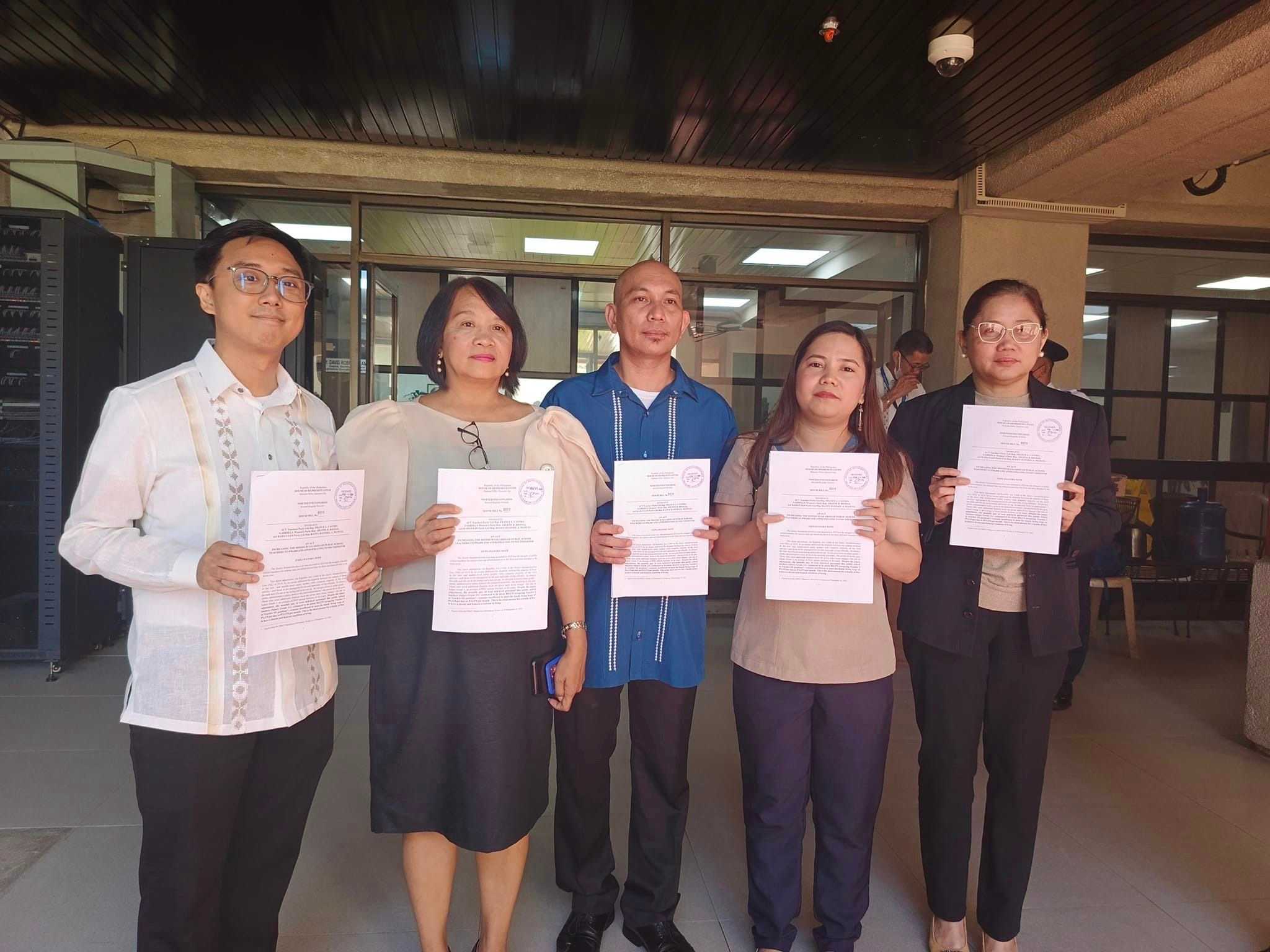 Makabayan bloc wants ₱50,000 monthly salary for public school teachers